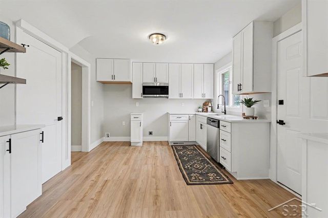 305 E Meadowbrook Drive, Midland, MI 48642