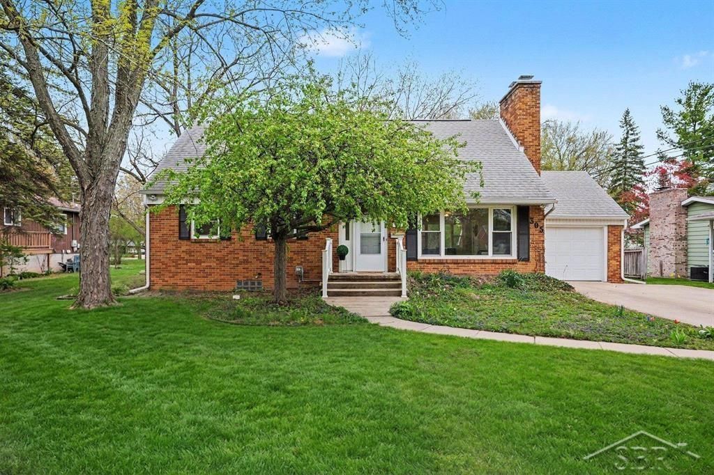 305 E Meadowbrook Drive, Midland, MI 48642