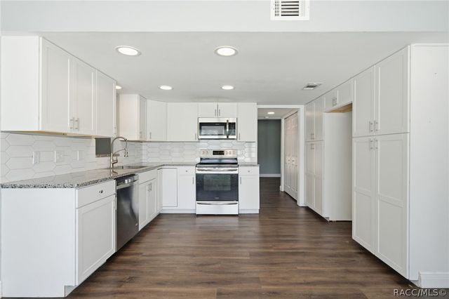 7525 E Applewood Drive, Inverness, FL 34450