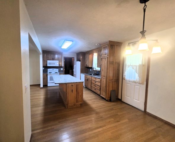 1004 N 11th Avenue, Ozark, MO 65721