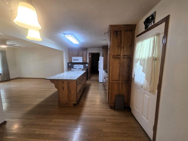 1004 N 11th Avenue, Ozark, MO 65721