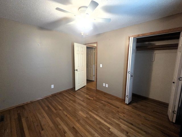 1004 N 11th Avenue, Ozark, MO 65721