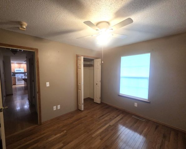 1004 N 11th Avenue, Ozark, MO 65721