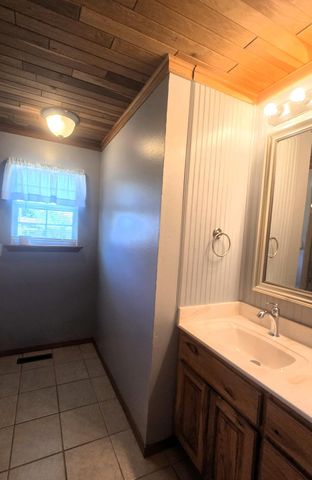1004 N 11th Avenue, Ozark, MO 65721