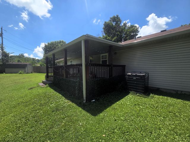 1004 N 11th Avenue, Ozark, MO 65721