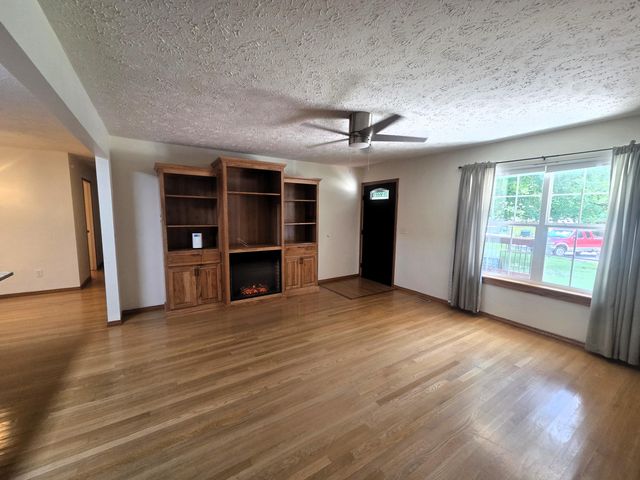 1004 N 11th Avenue, Ozark, MO 65721