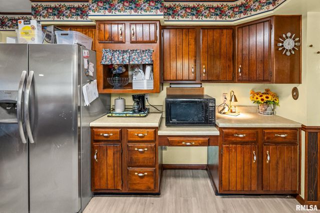 17 CRESTWOOD Drive, Centralia, IL 62801