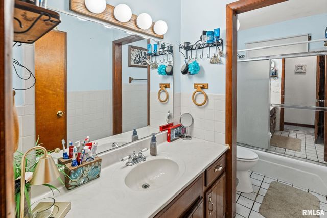 17 CRESTWOOD Drive, Centralia, IL 62801