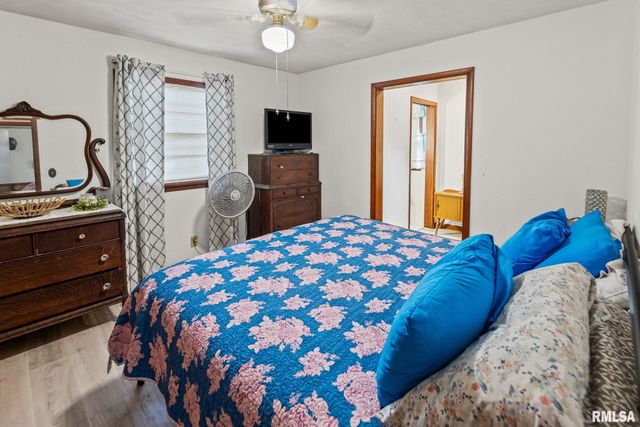 17 CRESTWOOD Drive, Centralia, IL 62801