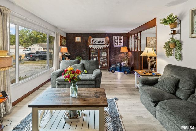 17 CRESTWOOD Drive, Centralia, IL 62801