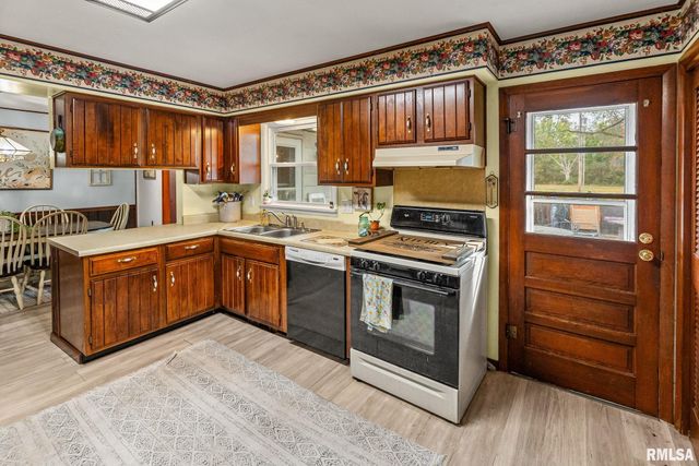 17 CRESTWOOD Drive, Centralia, IL 62801