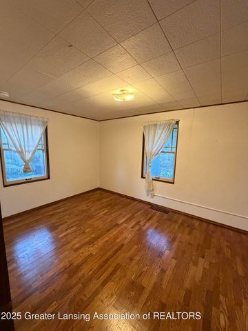 1528 W Shiawassee Street, Lansing, MI 48915