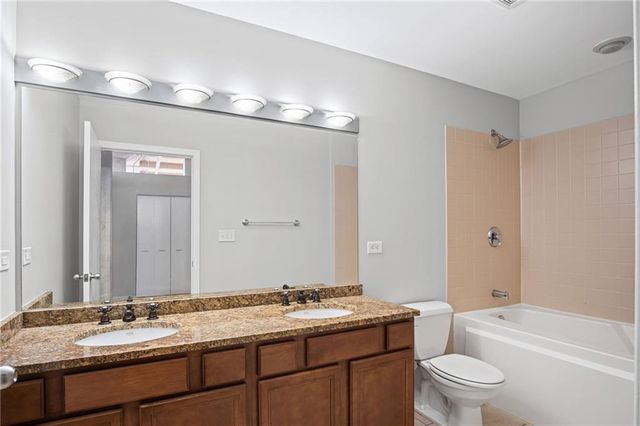 2107 Grand Boulevard 304, Kansas City, MO 64108