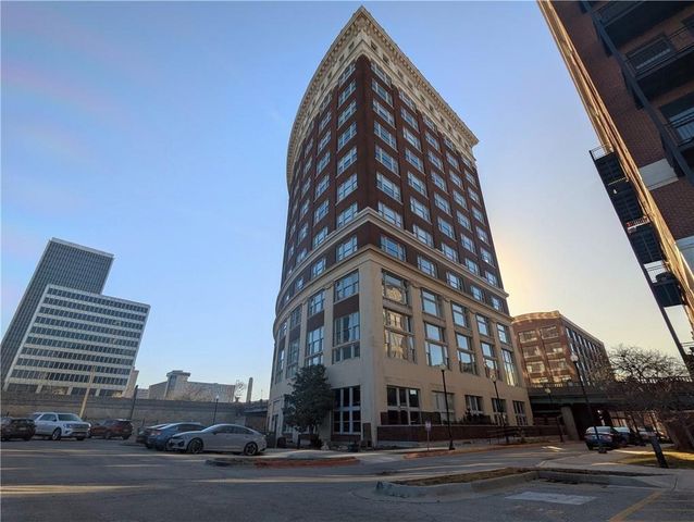 2107 Grand Boulevard 304, Kansas City, MO 64108