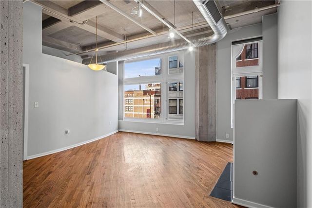 2107 Grand Boulevard 304, Kansas City, MO 64108