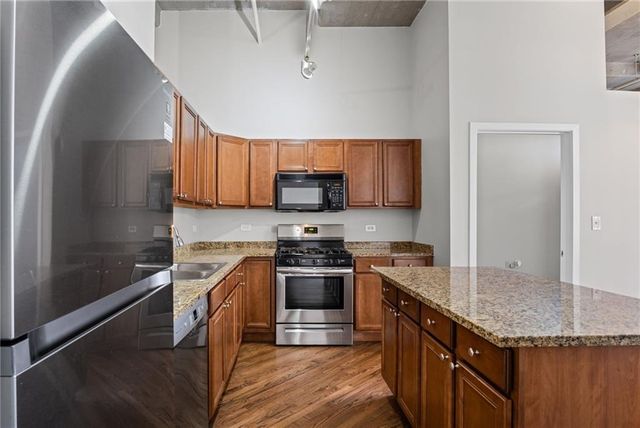 2107 Grand Boulevard 304, Kansas City, MO 64108