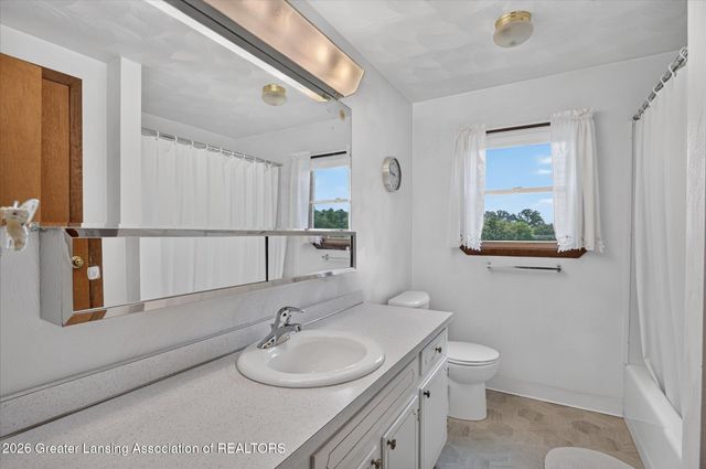 7096 N Hartel Road, Potterville, MI 48876