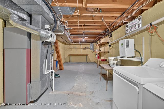 7096 N Hartel Road, Potterville, MI 48876