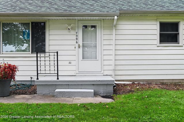 7096 N Hartel Road, Potterville, MI 48876