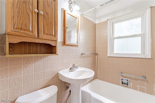 106 E Dresden Avenue, Akron, OH 44301