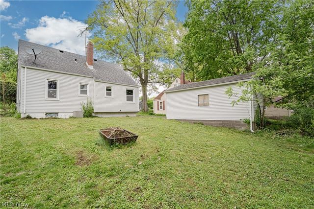 106 E Dresden Avenue, Akron, OH 44301