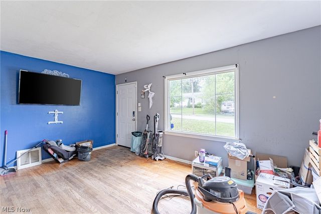 106 E Dresden Avenue, Akron, OH 44301