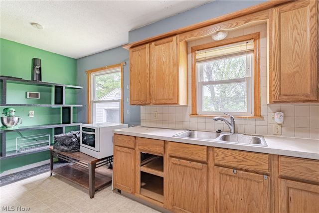106 E Dresden Avenue, Akron, OH 44301