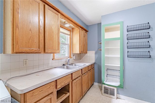 106 E Dresden Avenue, Akron, OH 44301