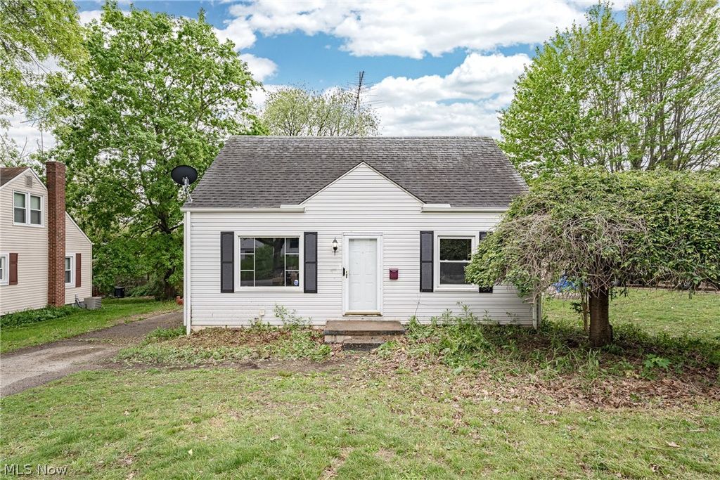 106 E Dresden Avenue, Akron, OH 44301