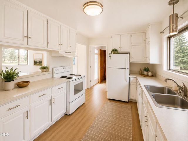 52859 Day Road, La Pine, OR 97739