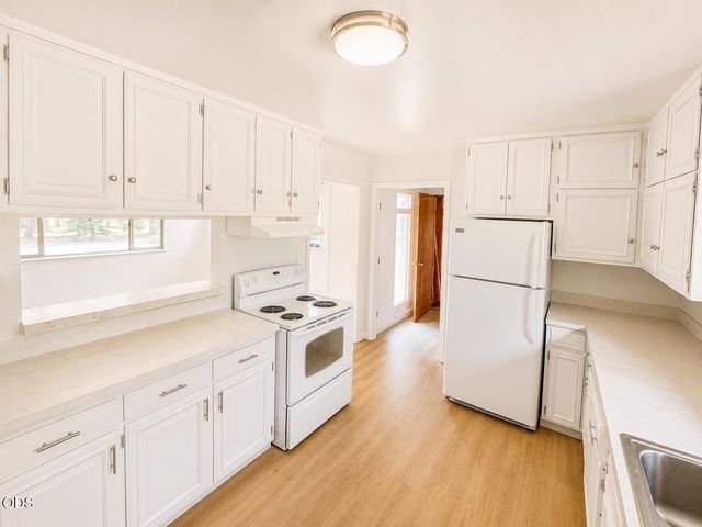 52859 Day Road, La Pine, OR 97739