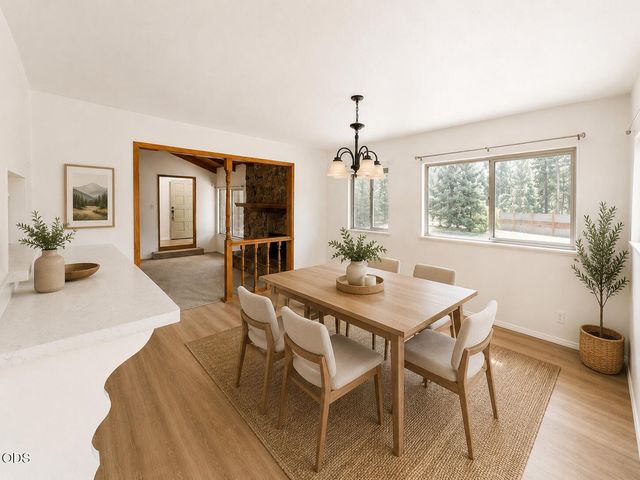 52859 Day Road, La Pine, OR 97739