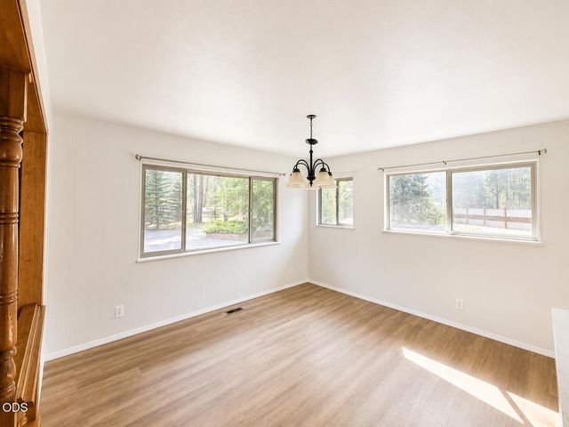 52859 Day Road, La Pine, OR 97739