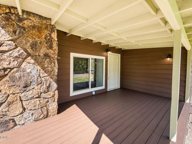 52859 Day Road, La Pine, OR 97739