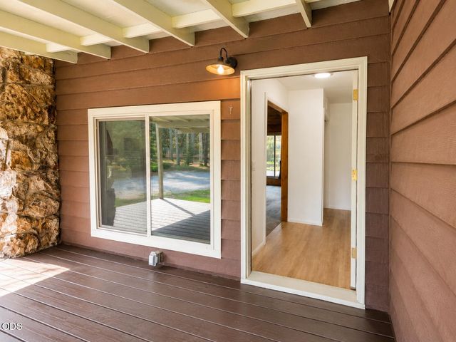 52859 Day Road, La Pine, OR 97739