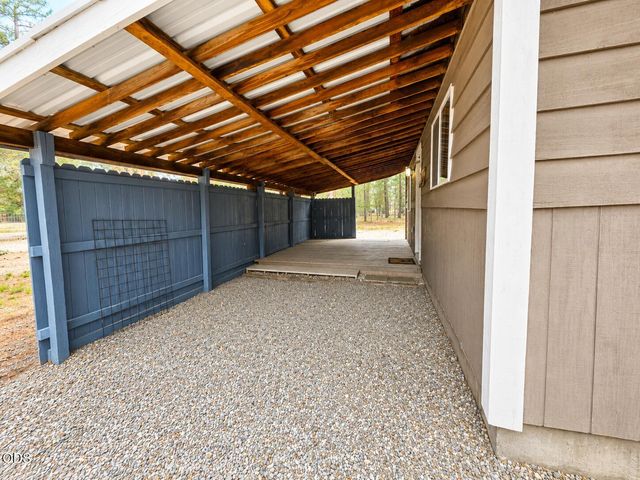 52859 Day Road, La Pine, OR 97739