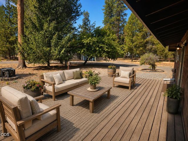 52859 Day Road, La Pine, OR 97739
