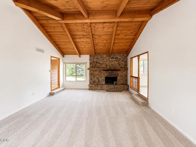52859 Day Road, La Pine, OR 97739