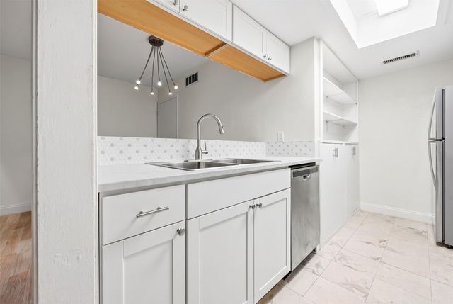 12824 Midway Road 2136, Dallas, TX 75244