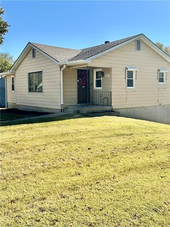 1807 High Street, Leavenworth, KS 66048