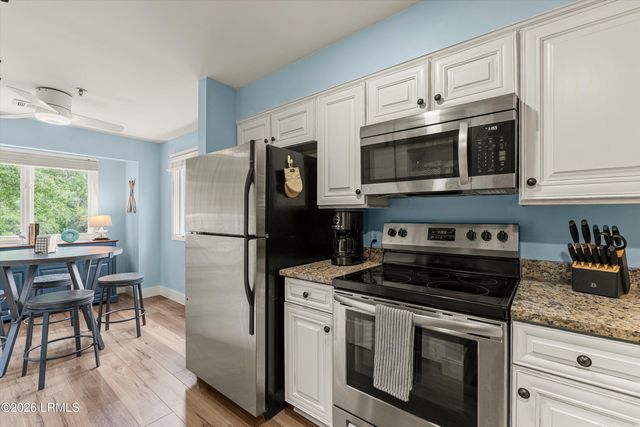 50 Yacht Cove Dr Apt 220, Hilton Head Island, SC 29928
