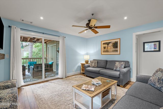 50 Yacht Cove Dr Apt 220, Hilton Head Island, SC 29928