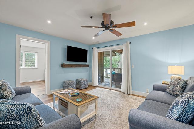 50 Yacht Cove Dr Apt 220, Hilton Head Island, SC 29928