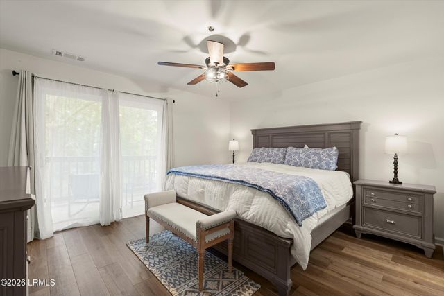 50 Yacht Cove Dr Apt 220, Hilton Head Island, SC 29928