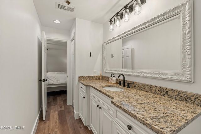 50 Yacht Cove Dr Apt 220, Hilton Head Island, SC 29928