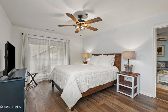 50 Yacht Cove Dr Apt 220, Hilton Head Island, SC 29928