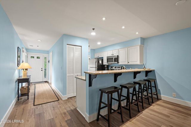 50 Yacht Cove Dr Apt 220, Hilton Head Island, SC 29928