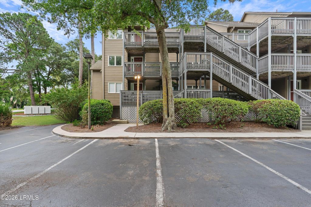 50 Yacht Cove Dr Apt 220, Hilton Head Island, SC 29928