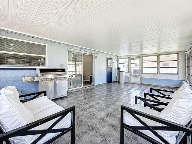 2449 66TH AVENUE S, St Petersburg, FL 33712