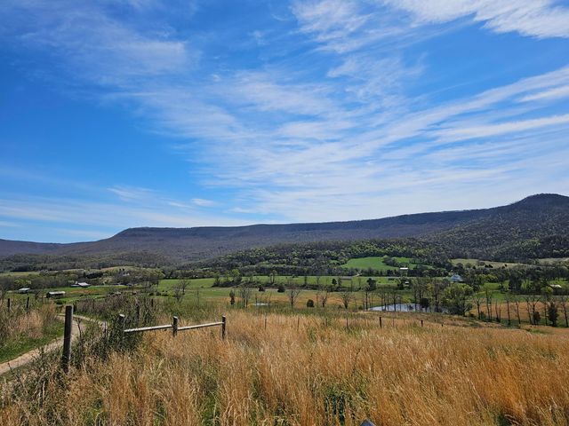 495 Lower East Valley Road, Dunlap, TN 37327